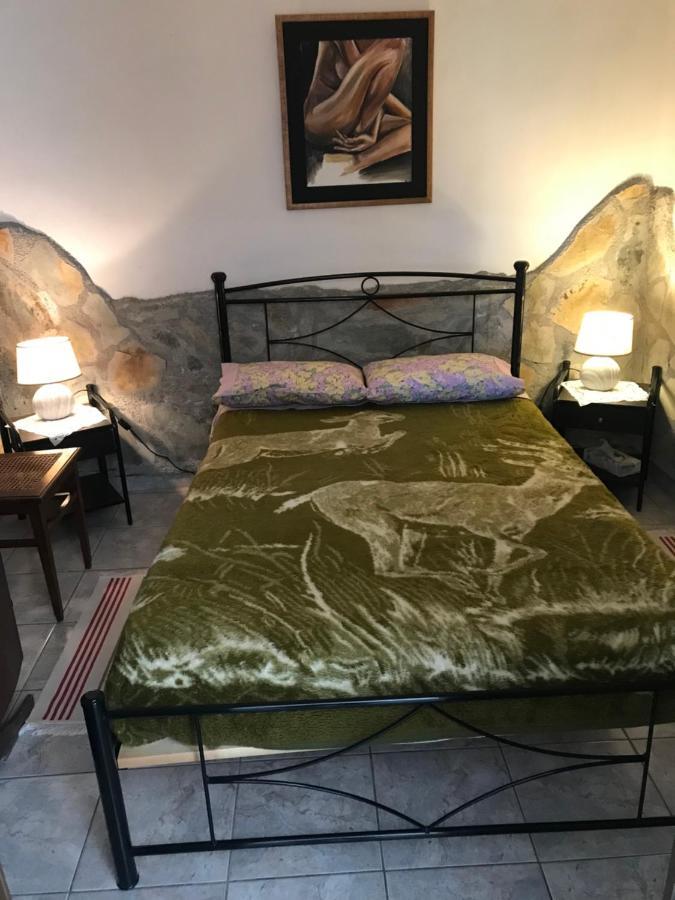 Gourgiana Apartments 안드리차이나 외부 사진